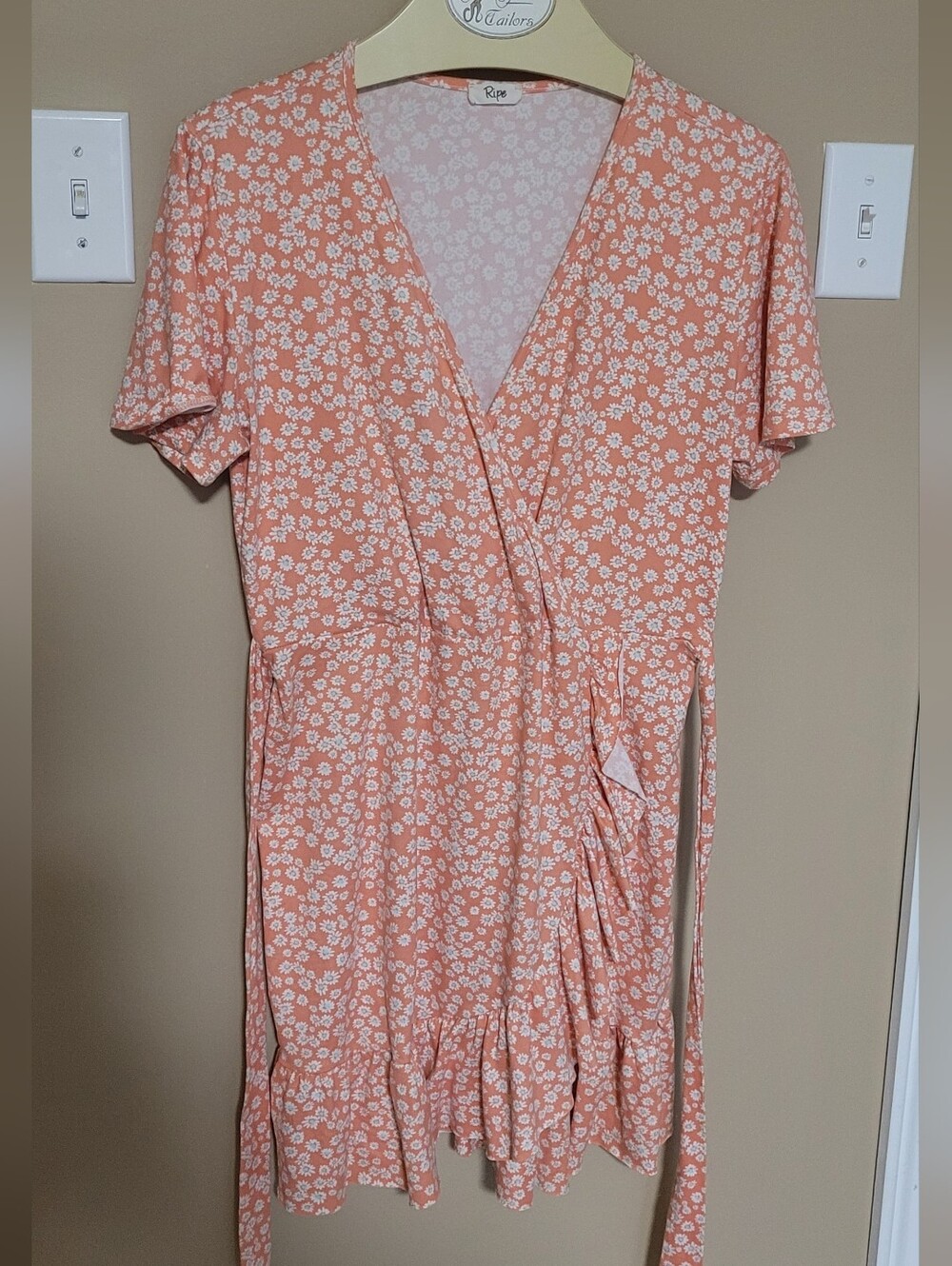 💜2 for $10💜 Bundle and save Coral Pink Floral Midi Dress